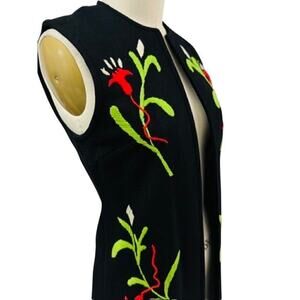 VTG Di Costa 100% Wool Long Black Sweater Vest Embroidered Floral Pattern Sz 8